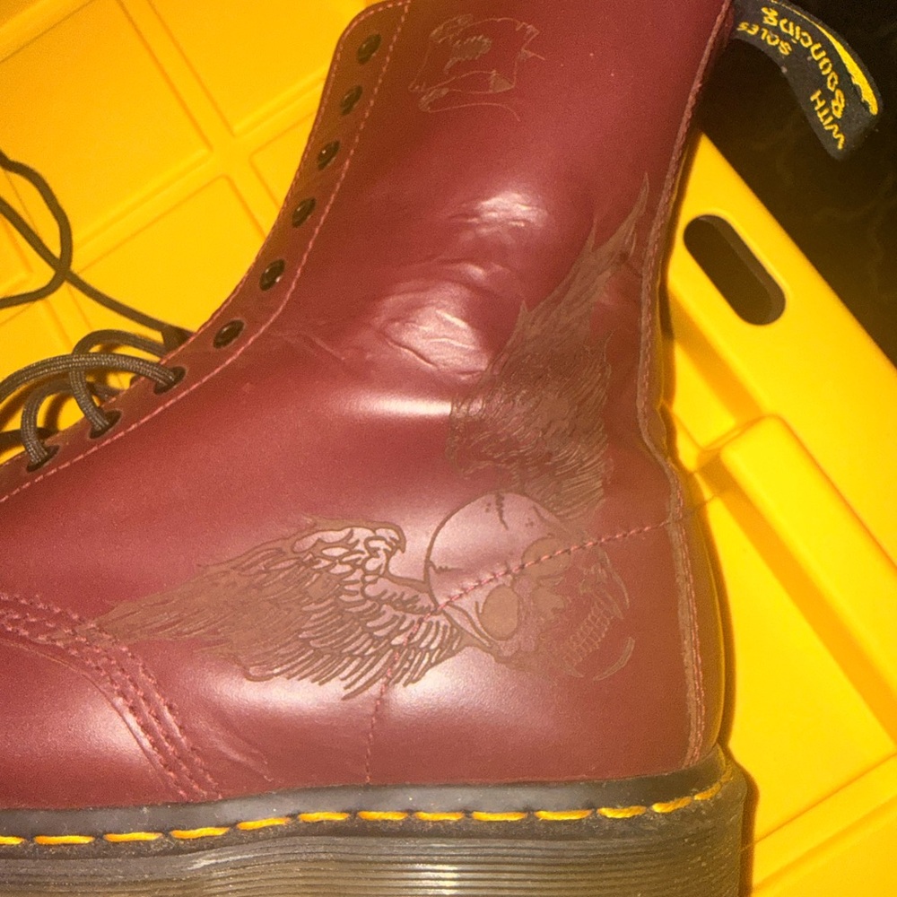 Dr. Martens Burgundy Leather Boots- Skull and Angel Wings rare- 11M #11587 - Picture 10 of 12